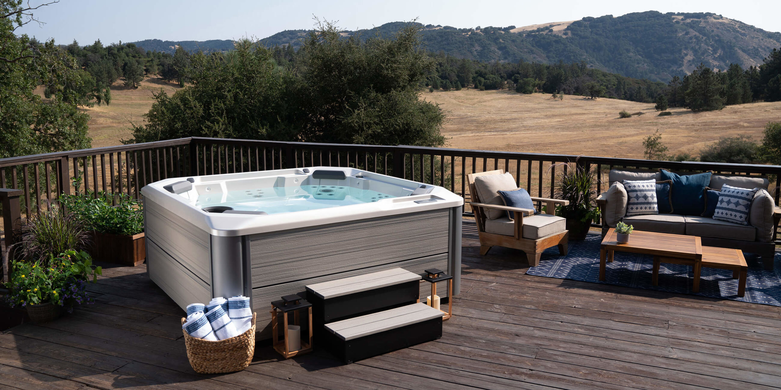 https://www.hotspring.com/wp-content/uploads/2022/03/hot-spring-spas-hot-spot-collection-page-cspot-lifestyle-spa-empty-with-accessories-1-scaled.jpg