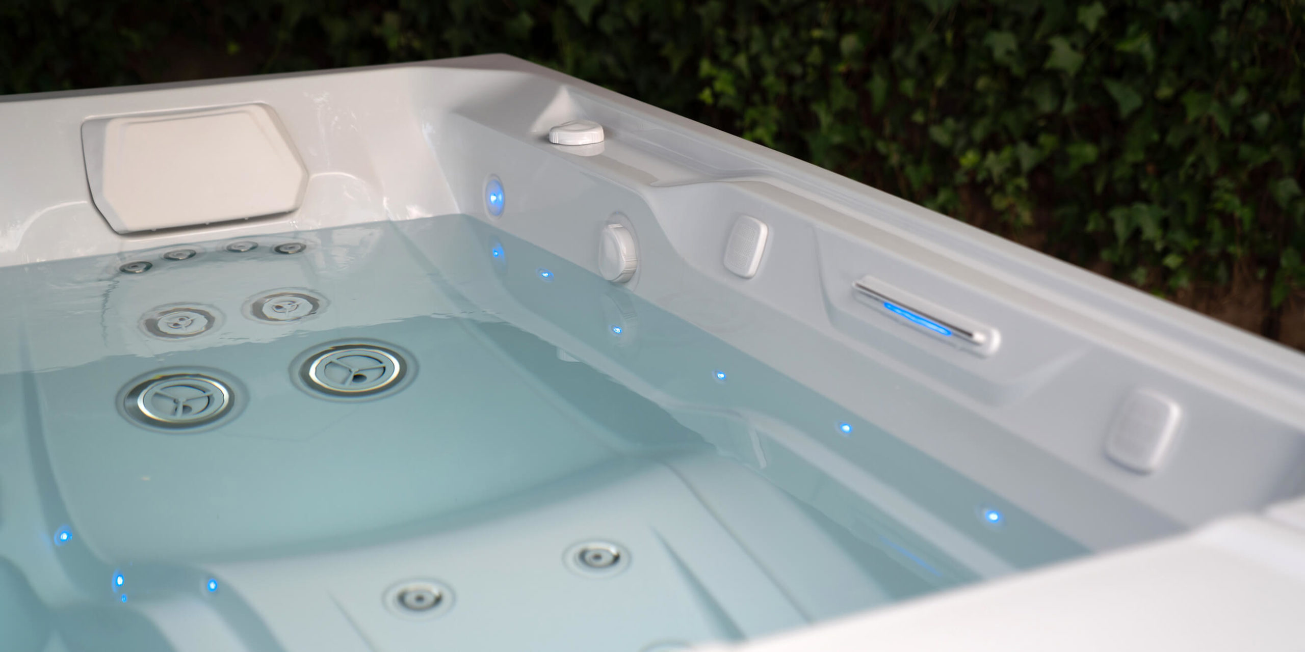 https://www.hotspring.com/wp-content/uploads/2022/03/hot-spring-spas-limelight-collection-page-cspot-lifestyle-spa-interior-details-1-scaled.jpg