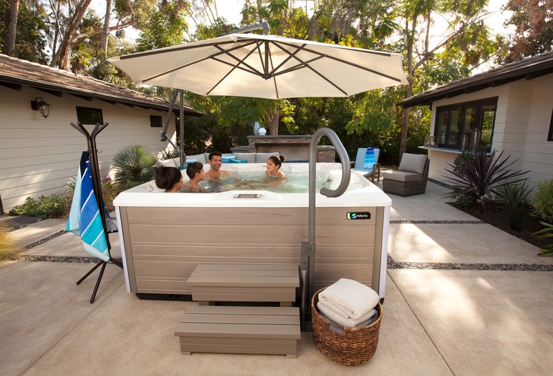This Limelight Pulse® spa features a mounted handrail