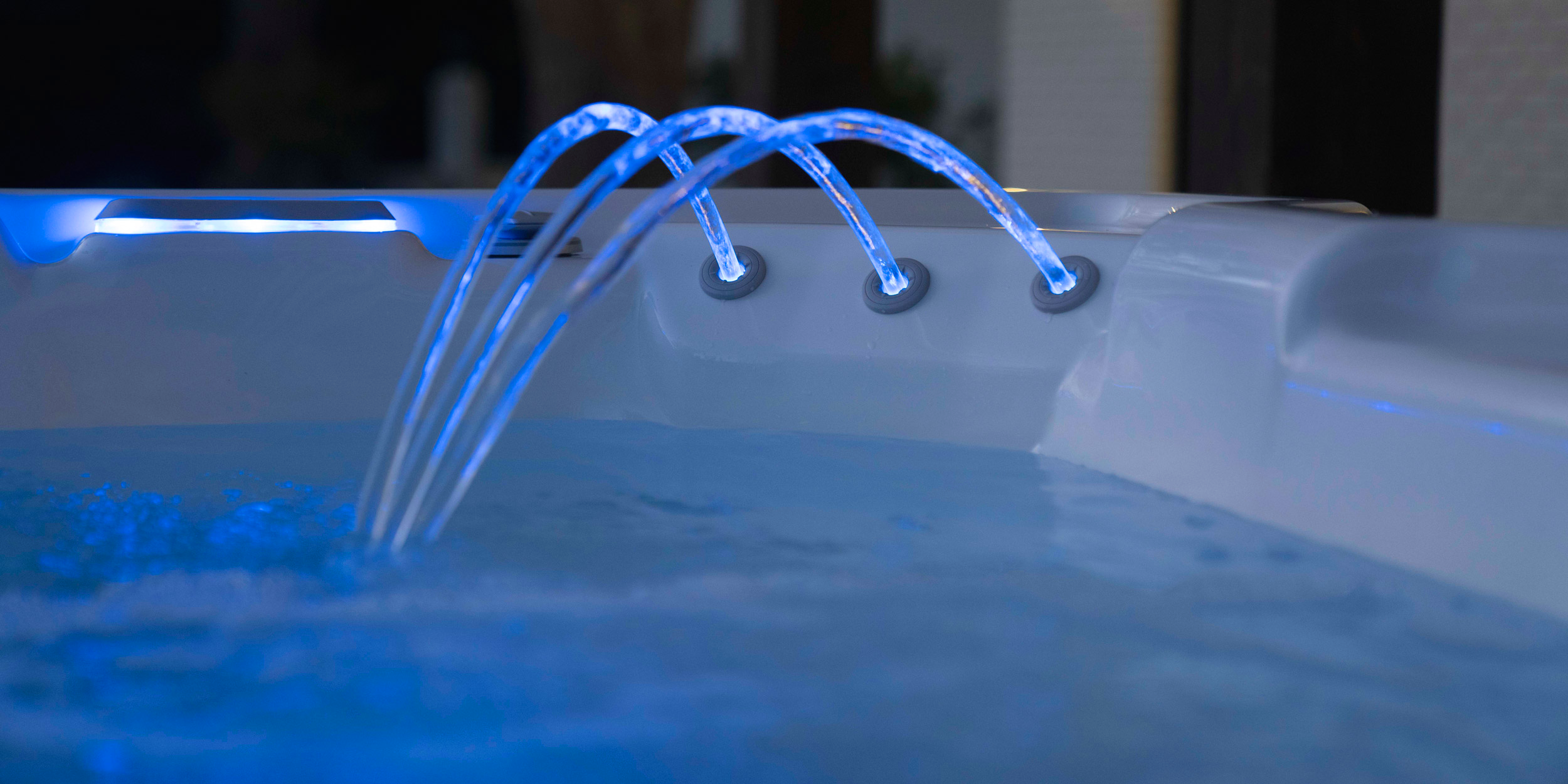 https://www.hotspring.com/wp-content/uploads/2022/03/hot-spring-highlife-vanguard-alpinewhite-java-waterfeature-cspot.webp